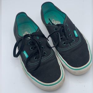 VANS MEN SIZE 5.5/ WOMEN SIZE 7